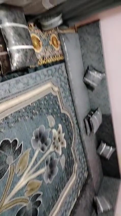 السلام عليكم
الخياطه ام طيبه 
يتوفر جميع فصالات وموديلات حسب طلبكم اشتغل 
للطلب ولاستفسار ***********
عنواني موصل 

فدوه صعدو منشور ورزاق الله
