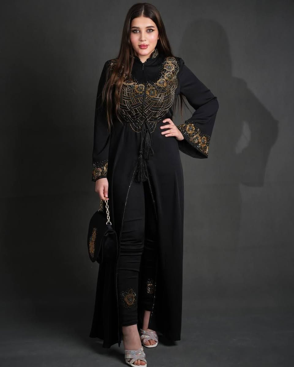 🌺🌺 عباءة خليجية تتكون من :- 
العباءة + بنطلون + حقيبة 👛 
🎗️🎗️🎗️ من وزن 60 الى وزن 110
💰السعر =  45 ألف دينار فقط 
☎️ للحجز والاستفسار التواصل على الخاص


**إذا كنت صاحب هذا الإعلان وتريد حذفه لأي سبب، رجاءا أرسل رسالة إلى الدعم الفني**