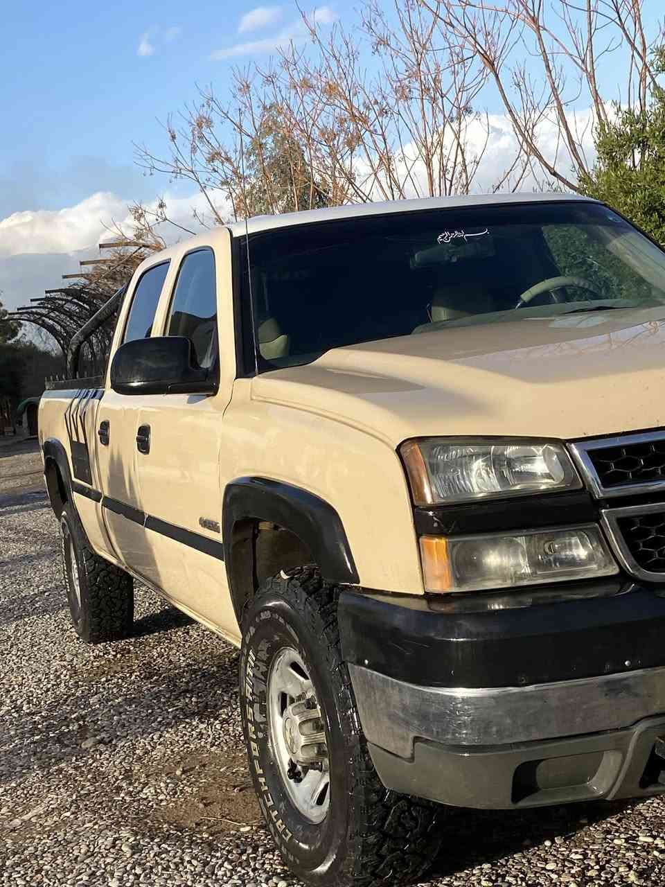 من رخصت ألمين سياره للبيع شوفر سلفادور موديل ٢٠٠٦ سياره اصولى رقم اربيل دولي رقم سنوية جديد تحويل نفس يوم سيارة (١١٤)الف ماشية سيارة كلهه على وضع الشركة مكينه ٦و(١٠٠) وكير (١٠٠٠) وحداديه وكسل وكهربايات كله وضع شركه وبلادي وجديد وتخم تاير جديد وموجوده سياره اربيل)رقم هاتف ***********
