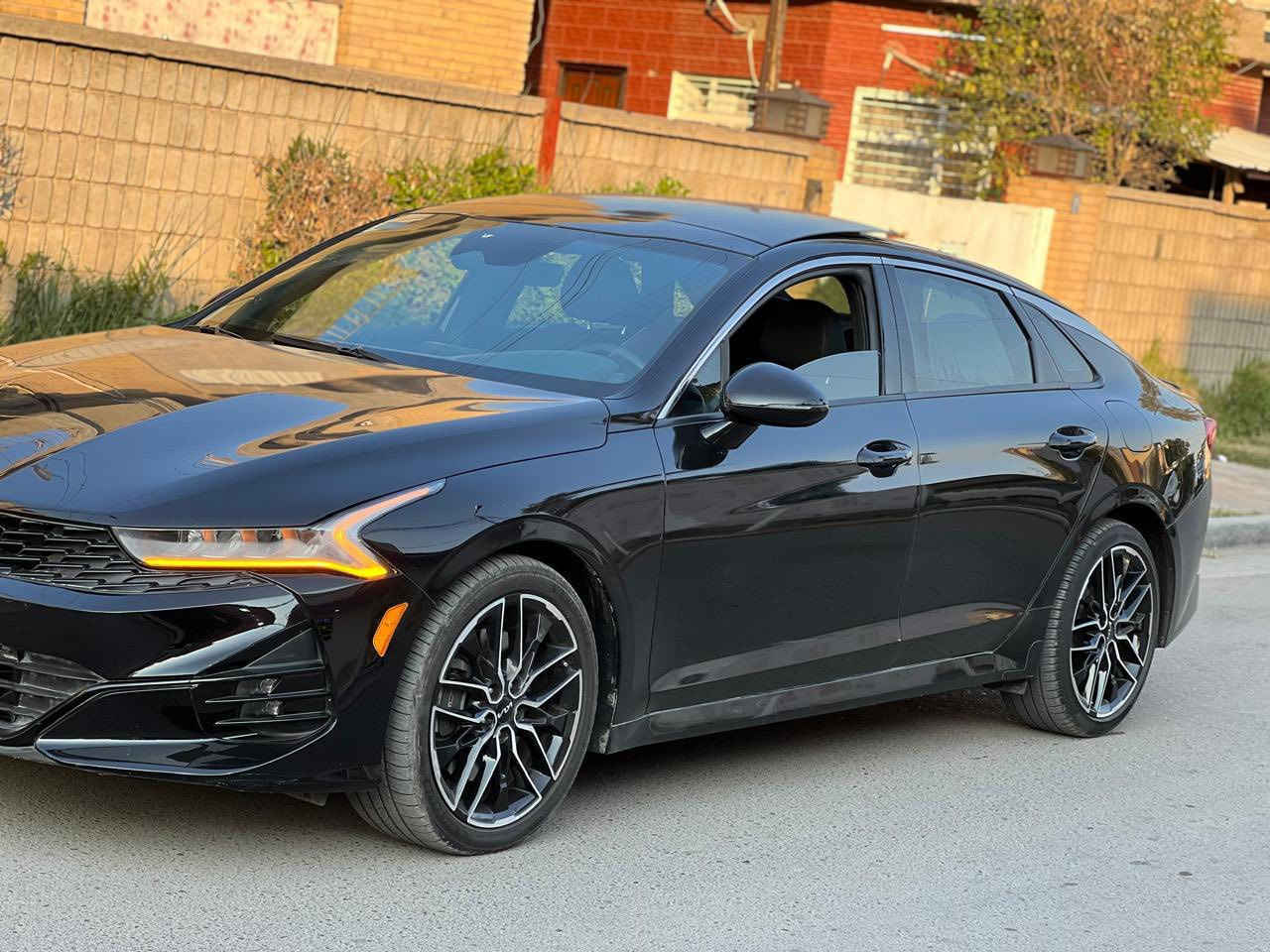 السلام عليكم عندي k5 مديل 2023 ماشالله كلش نظيفة رقم بغداد انكليزي باسمي وارد امريكي فول مواصفات محرك 2500 تيربو. ضررهه بند فقط مبدل ومصبوغ  و بامريكا رش فقط جاملغ وباب صفحة اليسرى السيارة غير هذا مابيهة الله شاهد المكان الدوره شارع 60 هذا رقمي ***********
