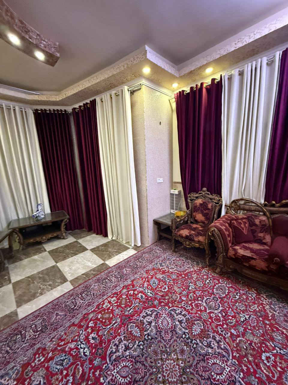 دار للبيع المساحه ٢٠٠متر طابو زراعي سند ٢٥طابقين 
الطابق الاول يحتوي على 👈غرفه نوم  وكلدور وصاله ومطبخ ومجمع صيحات 
الطابق الثاني يحتوي على 👈 ثلاث غرف نوم وكلدور ومجمع صيحات العنوان بابل منطقةزوير للاستفسار اكثر الاتصال على الرقم التالي ***********اومراجعة مكتب مرتضى التميمي للعقار 🏠🏠الواقع في شارع ٨٠مال كربلاء تقاطع شارع الحسينيه
