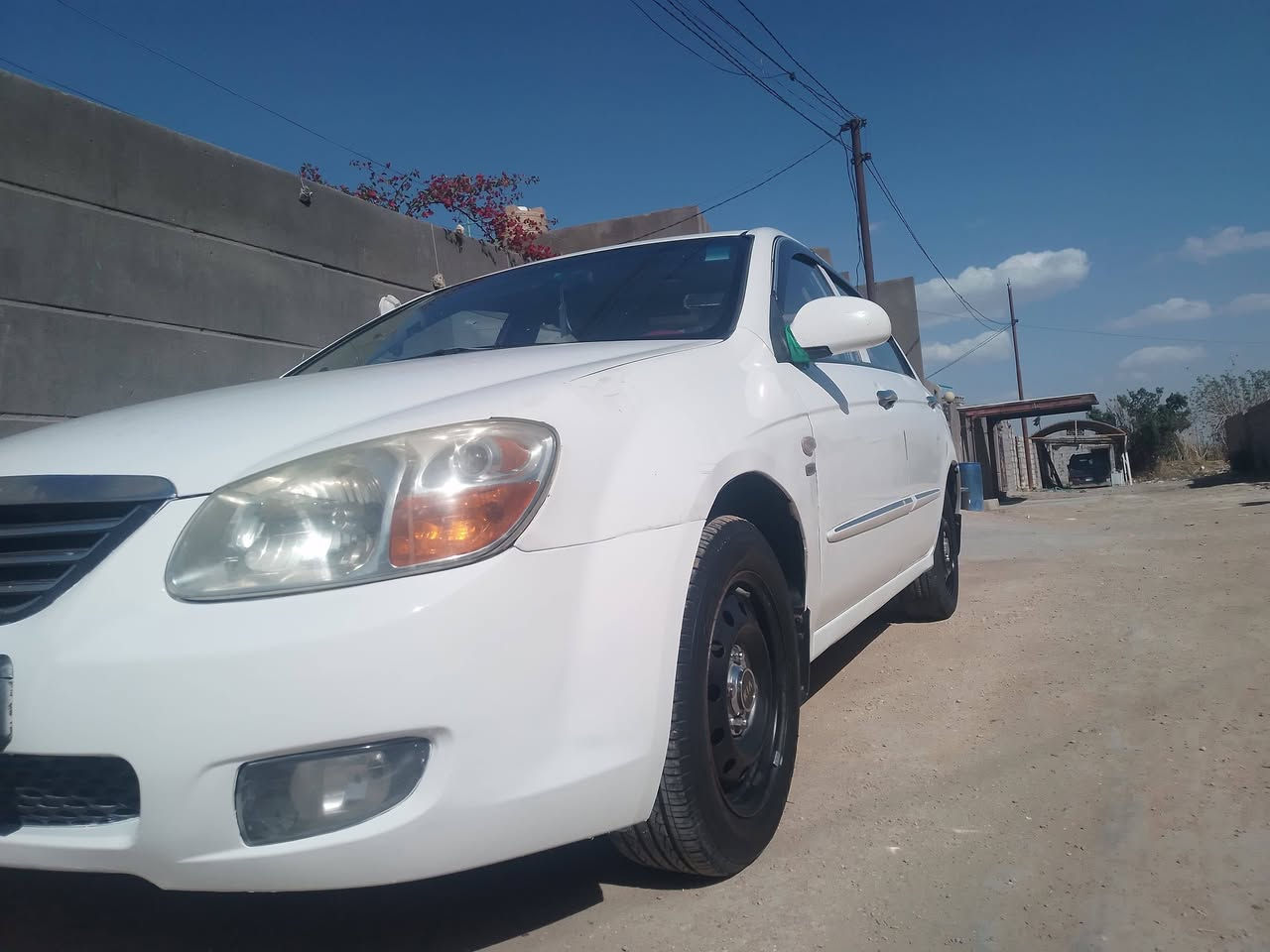 السلام عليكم سيراتو 2008  محرك 1600 حاويه قبل اسبوعين شاده ...تبريد منضومه جديده تبريد ثلج ...صدر جديد باتري جديد بيها  صبغ جاملغ خلفي  ...والتفاصيل موجوده بالسونار مرفق بالصور ... رقم الانبار بأسمي  مشروع وطني 
السعر 87   مكان السياره بابل جبله  
***********
