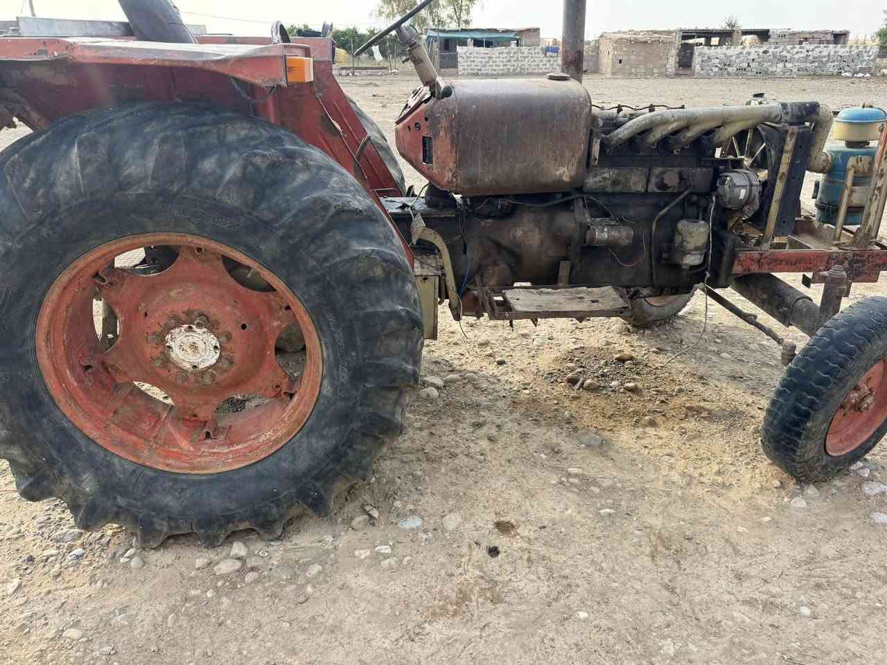 تركتر. عنتر للبيع محرك ٧١   محرك مالته نظيف.  تركتر كامل. تايرات نص عمر   نظيف  عنوان كركوك ناحيه يايجي للاستفسار الاتصال على رقم ***********
