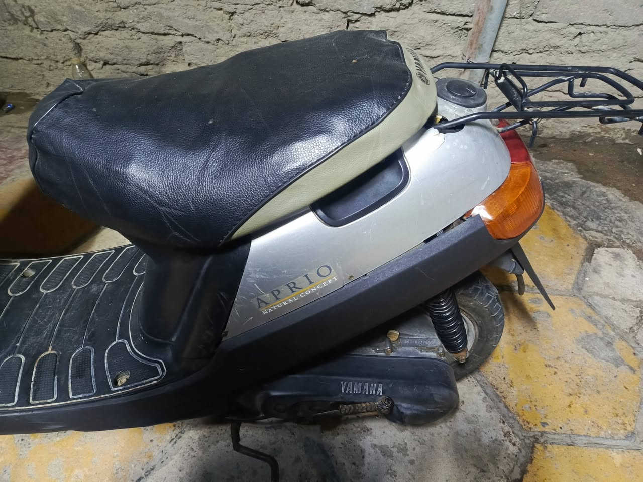 سلام عليكم دراجه بترا للبيع نضيفه وحلوه شغاله من طول الطول سلف هندر كهربائيات كلها  شغاله مامفتوحه سعر 350 وبيه مجال شراي اتصل على رقم مكاني صالحيه قرب مركز شرطة ***********
