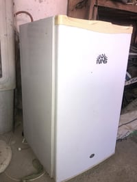 ثلاجة صغيرة • للغرفة • شغالة