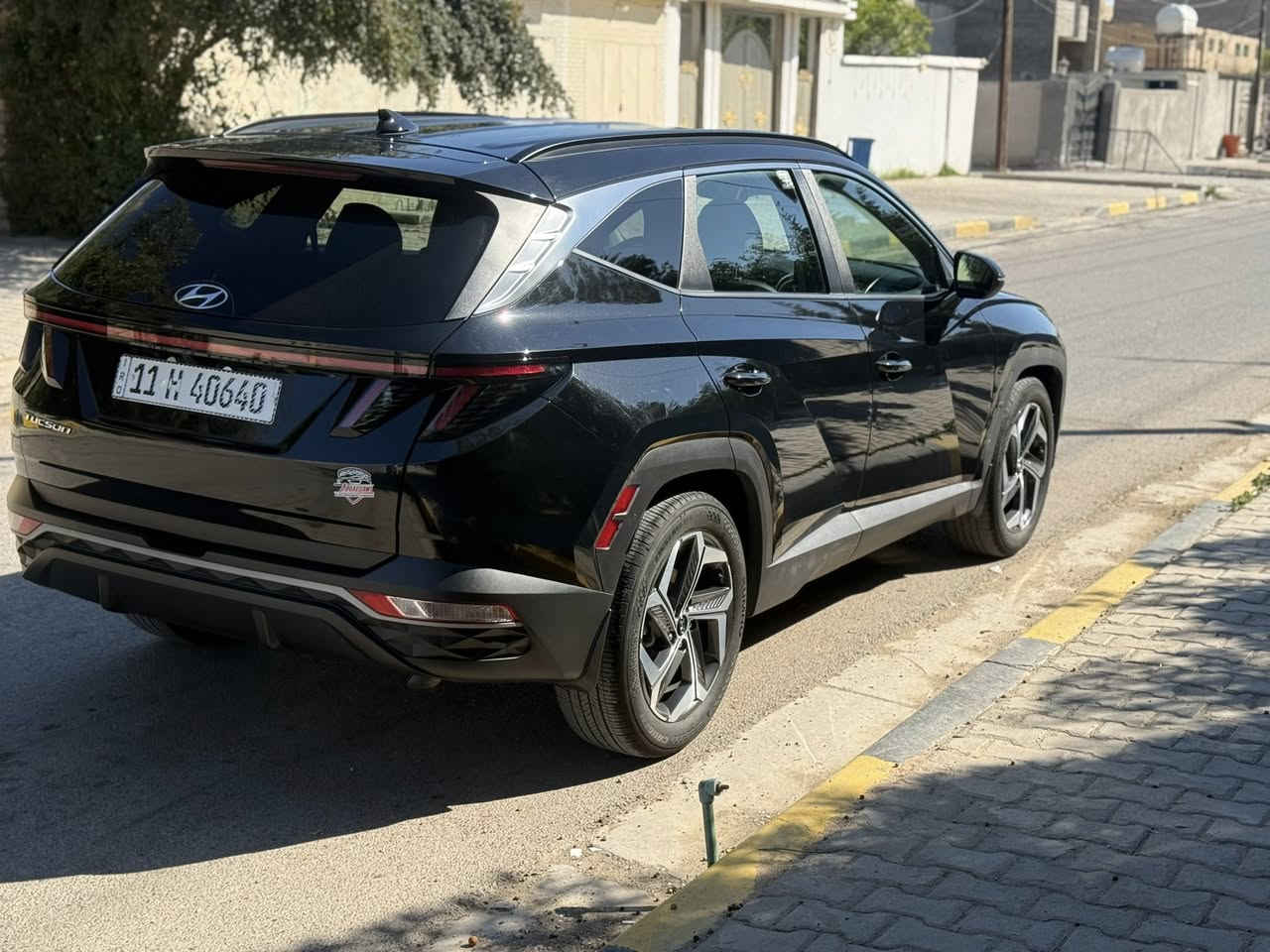 للبيع 
توسان موديل ٢٠٢٣ وارد امريكي رقم بغداد 
فول مواصفات 
محرك ٢٥٠٠
بصمه 
تشغيل عن بعد
فتحه 
كشنات جلد مع تدفئه بالكشنات 
جنطه كهرباء 
رادار مع نقطه عمياء 
وبقية المواصفات المعروفه 
السياره حادثها بالبنيد ومصلح ع بارد بدون دواخل ومنزل صور الحادث سياره جاهزه من كل النواحي 
#السعر ١٩٤ وبيها مجال 
مكان السياره المحموديه 
للستفسار ***********
