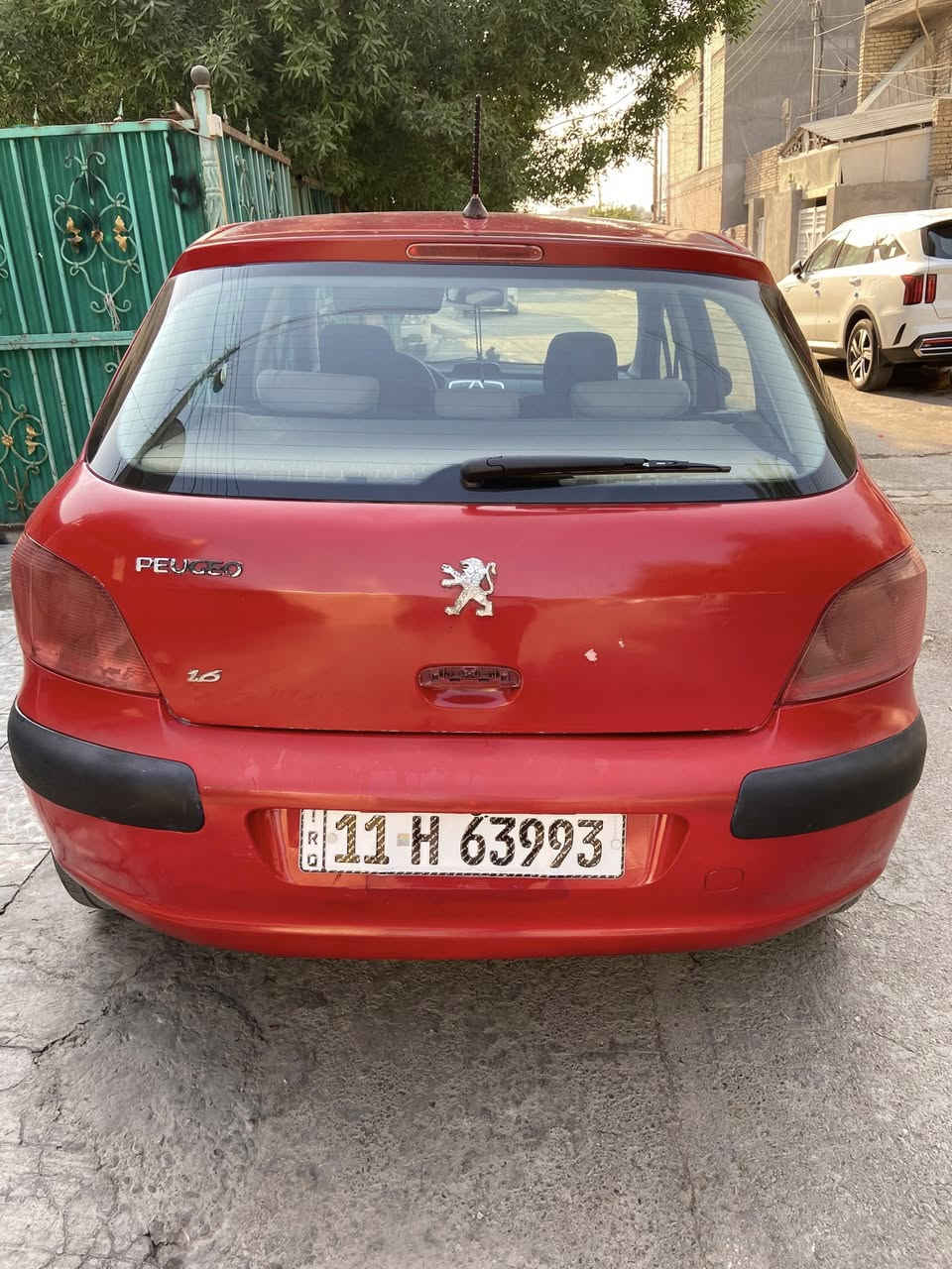 السلام عليكم بيجو فرنسي 307 موديل 2005 رقم بغداد إنكليزي باسمي السنوية لغاية 2030 السيارة محرك كير نظيفات تبريد شغال مصبوغة عام للجمالية بيه ضربة بحافة الجاملغ خلف السائق صدره الأمامي مبدل قبل فترة الخلفي تعبان بيه باتري جديد منضومة بانزين جديدة غرفته نضيفة بكلايتات وياه جدد ممشدودات السعر 48 وبيه مجال 
العنوان بغداد حي العامل رقم الهاتف *********** بي واتساب
