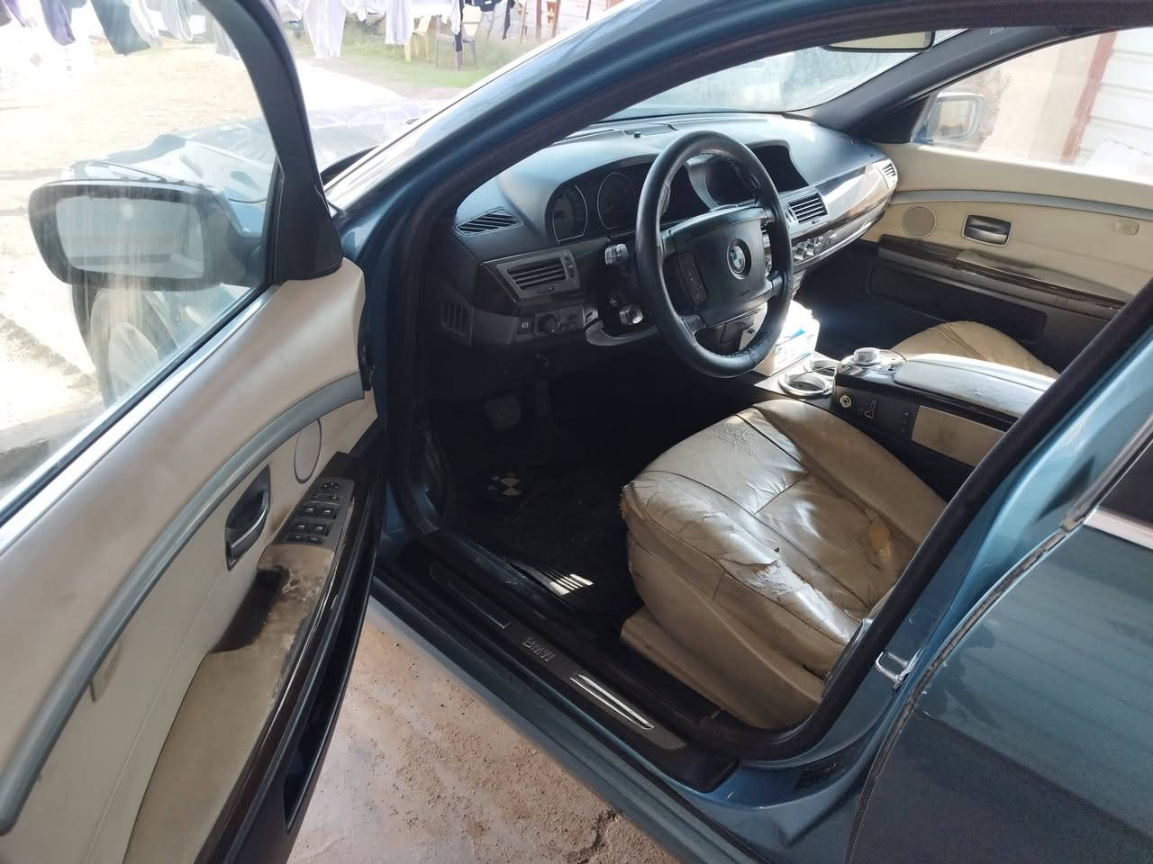 السلام عليكم 
اخوان باخره 2008 730Li يعني  باب طويل محرك 6 سلندر السياره صبغ حزام بس انكول عام  بسبب جراد وبيه طخه بسيطه بجاملغ الامامي السياره جاهزه من كلشي محرك وكير حاويه وحداديه جديده وغرفه نظيفه السياره بلادية وناعمه جداا
المكان الانبار قضاء العامرية 
السعر 128 وبيها مجال للشراي 
رقم صاحب السياره 
‏‪***********‬‏ بهاء
