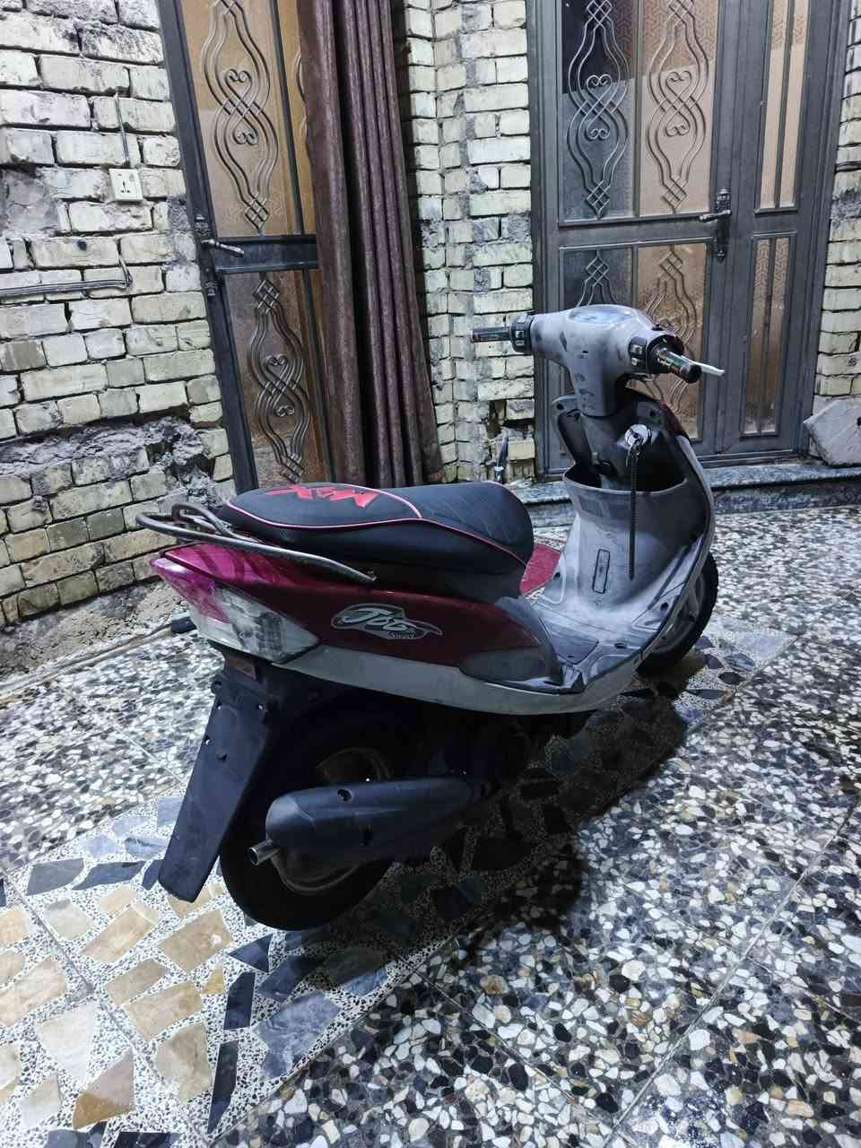 سلام عليكم دراجه ماكس منغولي 49 لبيع مكينه مجفته مره وحده خير من الله أو كفرات أصله بس صابغهن كابريتر بلادي شلعه معدل بيه نواقص جاملغ أمامي حساس بريك دراجه نكره سلف بيه صالنصه رياضي بلادي أول كلج خلفي رياضي أمامي بلادي سعره 450 مجال بسيط كلش ما يعجبه سعر لا يعلق يكسر بيه رقم *********** ما متواجد خاص اتصل فقط
