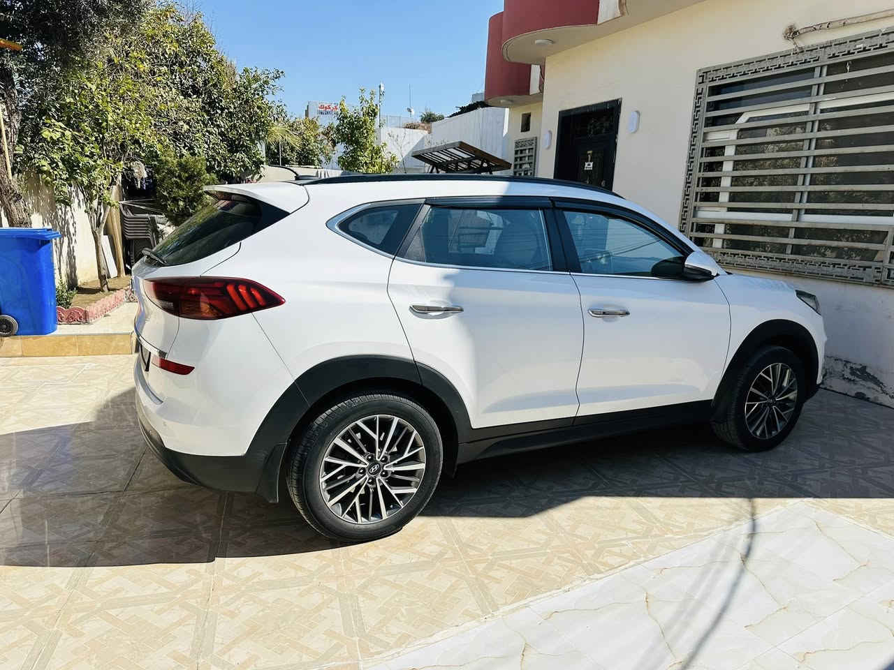 هونداي توكسان ٢٠١٩
فول مواصفات مكفول كفاله عامه
بدون صبغ بدون تبديل بدون بارد
بانوراما
بصمه
كشنات كهربائي
شاشه كبير
كاميرا خلفي
حساس امامي خلفي
ليد امامي 
 مكان سياره كركوك
السعر ١٩٨ ورقه و مجال. بسيط


**إذا كنت صاحب هذا الإعلان وتريد حذفه لأي سبب، رجاءا أرسل رسالة إلى الدعم الفني**