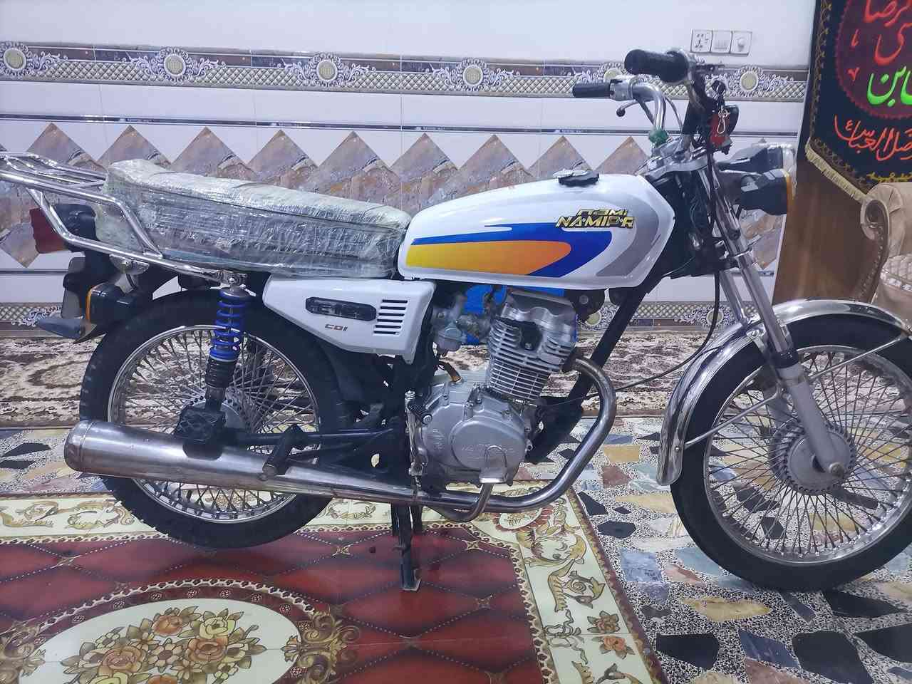 السلام عليكم اربعه كير تايكر مديل 23 مرونيه. مكينه مكفوله سعر 600بيهه مجال. بيضه مديل 20. سونك سعر 450 بيهه مجال. الكوت حي الجهاد.  ***********////***********
