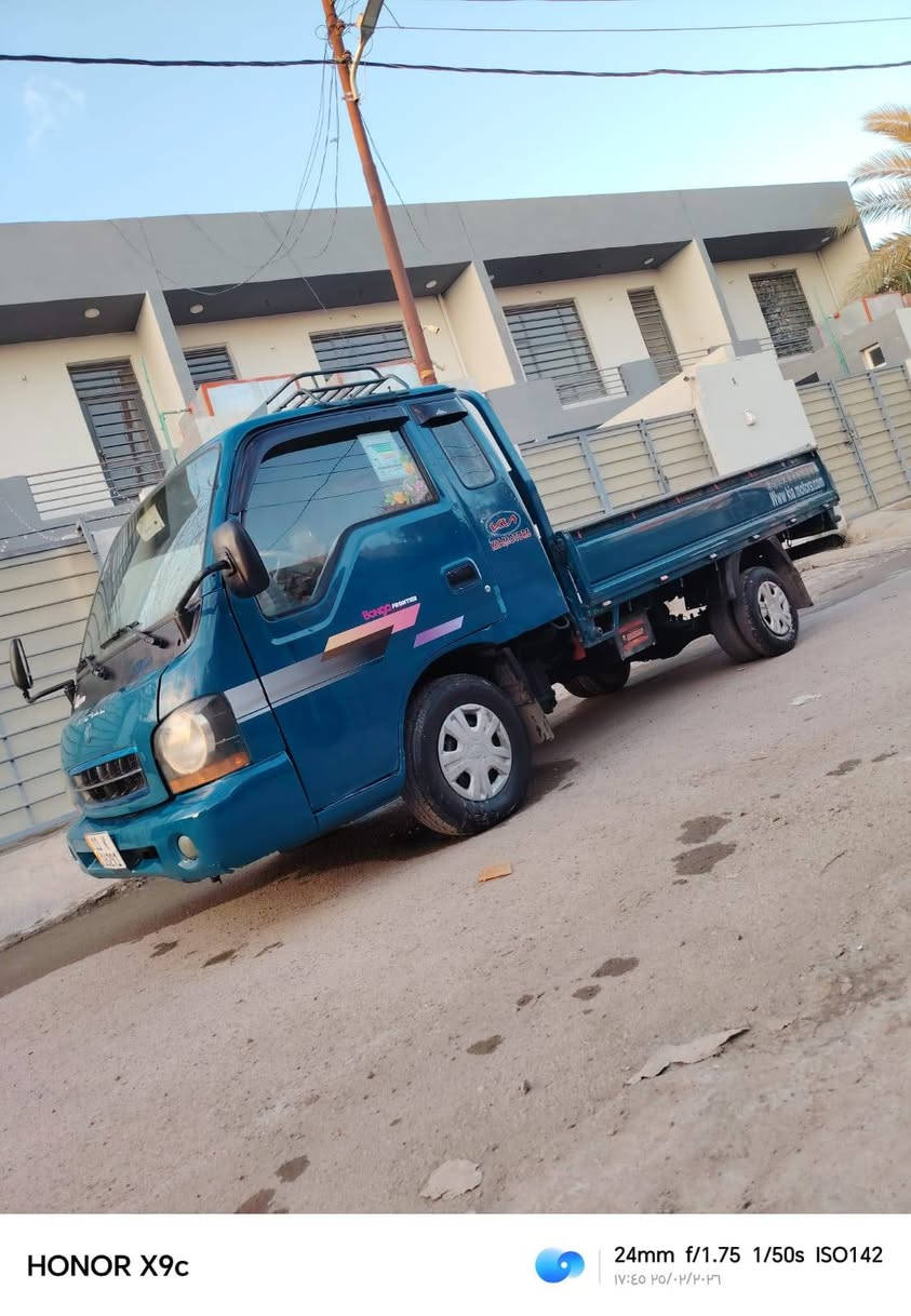 السلام عليكم 
كيا أم عيون رقم بغداد دولي للبيع 
هزة وفحص وسنوية ورقم جديد بأسمي 
كير ومحرك آكسل شاصي مكفول 
صدر ومشط وباور ستيرن خير من الله 
قمارة قلاب ام الحاكية 7جنكال 
السيارة ابلادية فقط الهلالات صبغ 
السعر 77 
مكاني بلد طريق السيد محمد 
للاستفسار  ***********
                ***********
