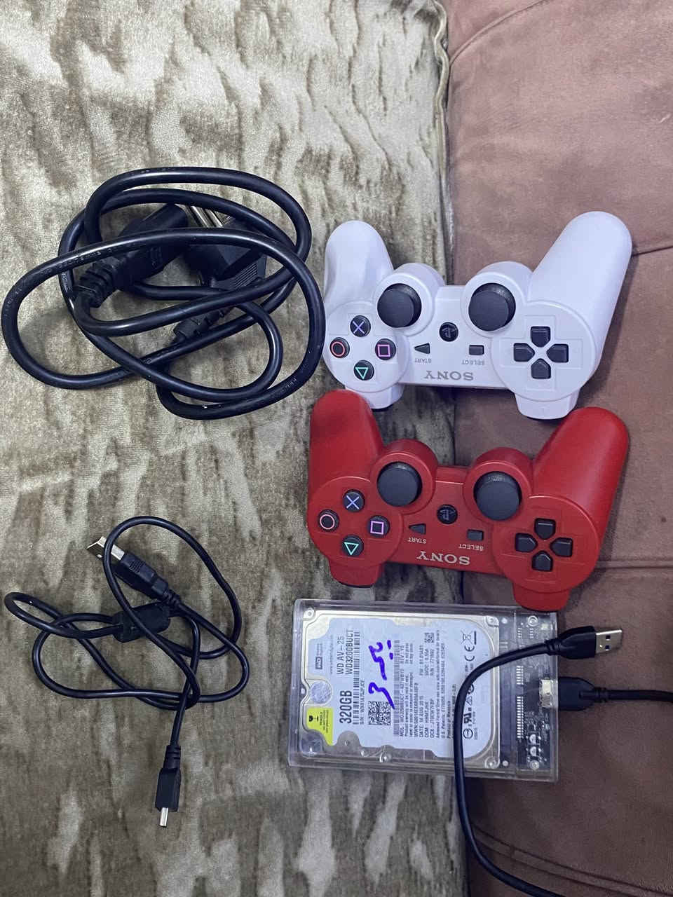 بلي 3جديد بية  21لعبة وهارد كامل مواصفات وية دركسون يشغل بلي2/3/xBox360
بسعر 180بي مجال 
الرقم ***********
