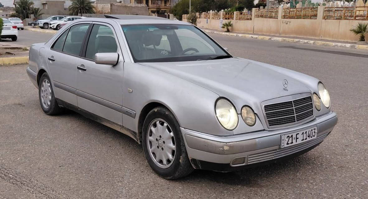 سلام عليكم
للبيع فقط
مارسدس ام عيون W210 
موديل 1999
رقم سليمانية
سنوية ورقم جديد وبأسمي
محرك 4 سلندر مكينة 230 
گێر D4 كهربائي 
صبغ بلادي ( بيها جراد بالقمارة والبنيد)، بيها فقط الباب ورا السايق والباقي شرط
فيتبمب داخلي انسه عطلات الفيتبمب و الصيف
لايت زينون بلادي 
سلايت 
بردة 
كشن جلد 
دواخل رصاصي 
تبريد وتدفئة وگير ومحرك شرط
صدر امامي و خلفي شرط
مابيه نقص ابد
مكان السيارة كركوك
السعر 90 ورقة وبيها مجال
للإستفسار 
***********
