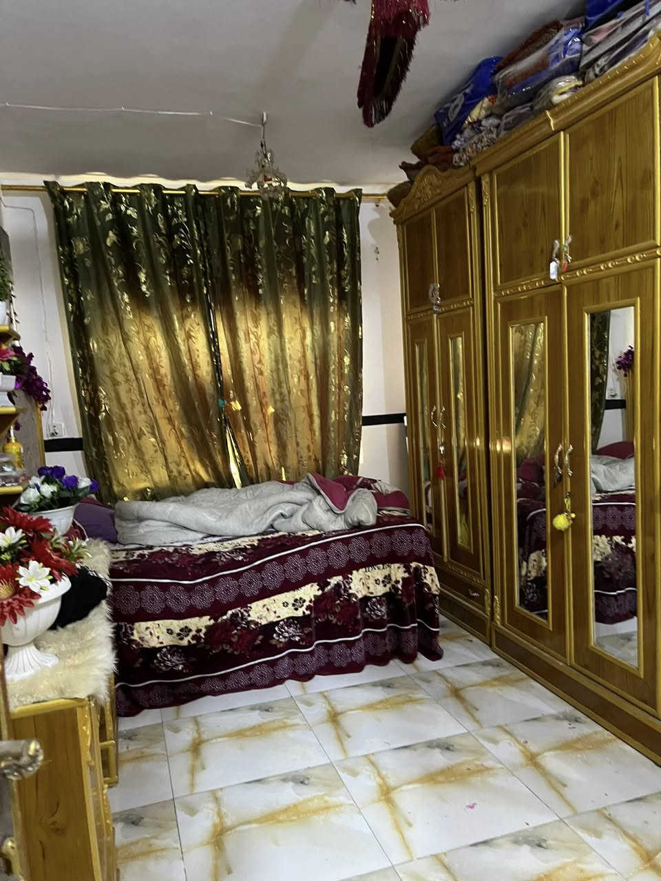 مشتمل للبيع 125. متر.  طابو صرف صرف. اب اسمي.   حي خضير.  يتكون من الطابق الاول. غرفه.  هول. و مضيف و مجموعه صحيات داخليه وخارجيه. والطابق الثاني غرفه و هول.  اب 60 وبيه مجال تبليط بلباب ***********
