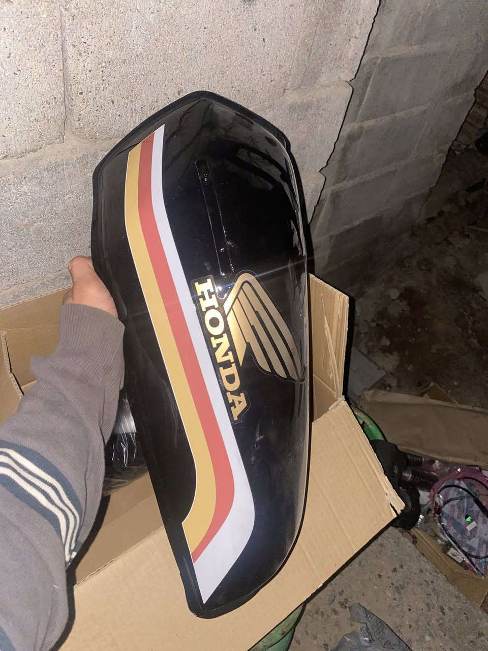 للبيع بعده بلكارتون ما مستخدم ب 25 مكاني البصره ابو الخصيب رقم ***********
