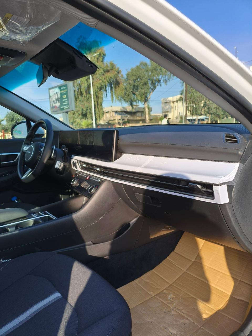 هيونداي سوناتا 2025 للبيع

رقم: كاتي بدون رقم
الممشى: 300 مايل (بحالة صفر)
المحرك: 2.5 لتر بدون توربو (المرغوب)
اللون: أبيض ثلجي
المواصفات: فول
بصمة (أبواب + صندوق)
تشغيل عن بعد
شاشة كبيرة (CarPlay + Android Auto)
شحن وايرلس
مثبت سرعة
قيادة شبه ذاتية
نظام تحديد المسار
رادار أمامي / جانبي / خلفي
كاميرا 180 درجة
تحكم ستيرن
سايد بريك بصمة
مودات قيادة (Normal - Sport - Sport Plus - Custom)
سقف بانوراما
تبريد/تدفئة مقاعد
عداد ديجتال يتغير حسب وضع القيادة
جير 8 سرعات + شفتات ستيرن
نظام صوتي قوي
نوافذ أوتوماتيك
Auto Hold
إضاءة LED أمامي وخلفي
الحالة:
سيارة كلين جداً، بدون صبغ وبدون بارد (بشرط الفحص)
ملاحظات:
تكلفة الرقم 12 ورقة

الموقع: موصل
رقم الهاتف: ***********
