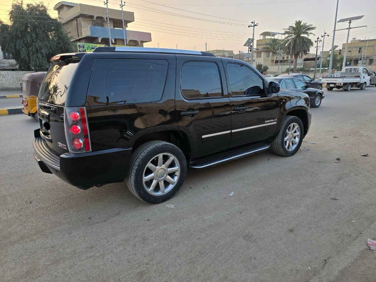 السلام عليكم 
دنلي بتره 2013 ( ادوااات ) 
السياره مكفوله من الكص والعيب الشرعي 
خليجي 
مكينه وكير كارتون 
حداديه جديده 
تبريد ثلج 3 قطع  
فول مواصفات معروفه مواصفات الدنلي 
تشغيل عن بعد 
فتحه 
جنطه شفط 
كشنات كلها كهرباء + جلد 
متومه ارقام + سنويه ع الشاصي 
السعر 75 
مكانه ميسان 
***********
