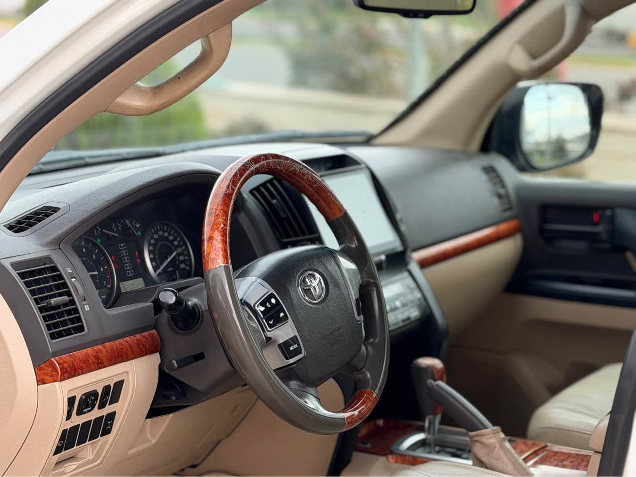 لاندكروز جيكسارة  موديل 2013 GXR

                                                      سعر 336 مجال قليل

مواصفات GXR فول فول محرك V6
سنوية رقم جديد بسمي شرط تحويل غرامات
گر محرك بشرط مامفتوح ماشي 160 km
سياره نص باب صبخ بدون دواخل بدون ضرر بشرط

مكاني كركوك 
رقم موبايل *********** كركوك, العراق
