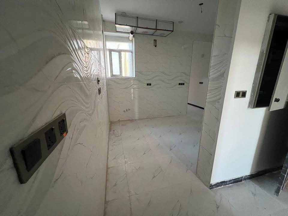 السلام عليكم 
يوجد شقق للايجار حي الفرات شارع العقليه زينب
شقه مكونه من غرفتين ومطبخ وصاله وحمامين فصولين شرقي وغربي
مجهزه كيزر وتانكي وماطور ومرواح

‭٠٧٧١ ٧٥٧ ١٣٨٧‬
