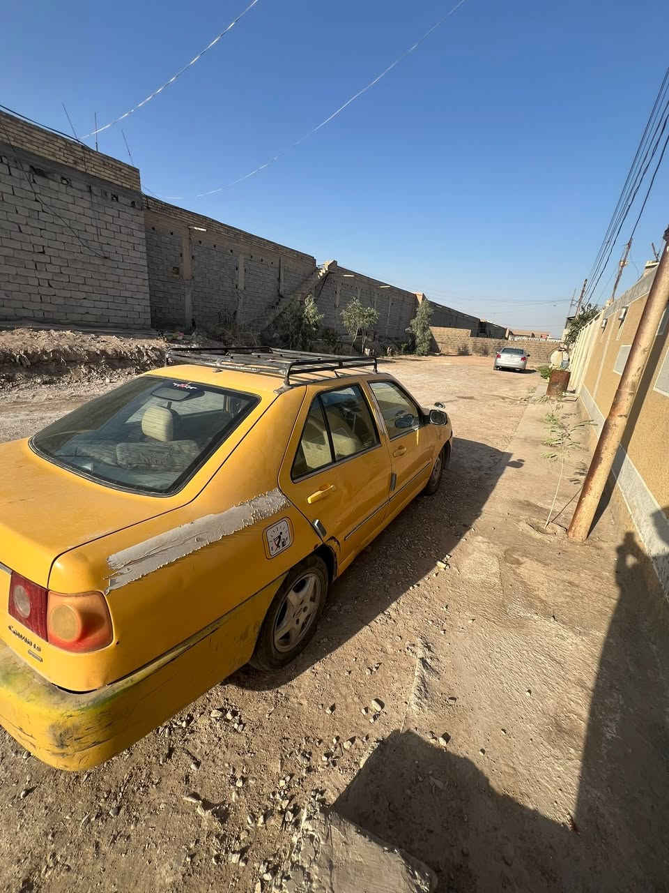 السلام عليكم
سيارة شيري كوين للبيع مديل 2010
رقم بغداد الانكليزي باسمي 
مصفرة هيئة وغرامات 
السيارة محرك يبخر 
يرادلهة ترتيب 
ابيع السيارة كوم حديد
شرط التحويل ثاني يوم 
السعر 17 ورقة 
مكاني بغداد الكرغولية  تقاطع النهروان 
للاتصال ***********
