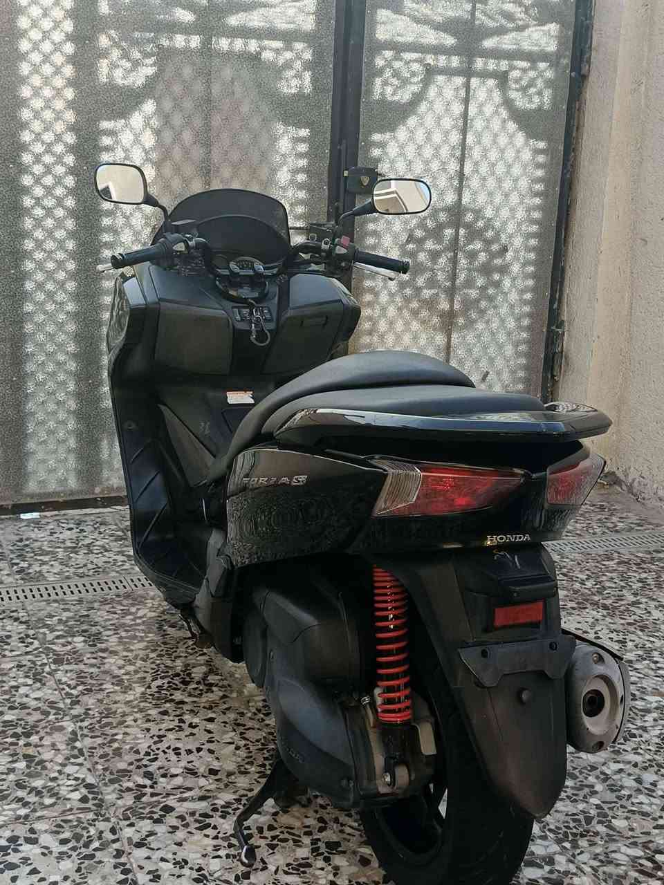 يا الله سلام عليكم فورزه 0\12👍
الدراجه بحالت الوكالة 
مكفولة كفاله عامه          استفسار *********** 
لون اسود ملكي 
مخرج شاحن بلاد 
كلوب جنطه + ستان حساس 
عده مال الشركة 
كتلوكات + منفيس 
دبل خلفي احمر 
فجوج حمر 
سكن بغداد حي النصر
