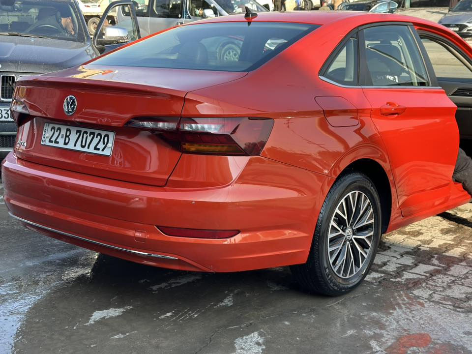 Volkswagen Jeta 2019 SE
‏  لون برتقالي بيه  البنيد مصبوغ وابواب  عكس سايق مصبوغة السيارة بدون حادث البنيد واكع عليا حديد وصابغي والابواب مشخوطة بستوتة ومصبوغة بدون ايرباك  صورة التقرير موجودة سونار موجود

محرك 1400 تيربو  

 رقم الشاصي (3VWC57BU2KM232037)

موصفات 

بصمة تشغيل

نظام الحفاظ على المسار

نظام نقط عمياء 

التوقف ذاتي عند الرجوع

لايتات زنون (لد)

بك لايت (لد)

نظام ترحيب

تحكم استيرن جهتين  

كشنات جلد تدفئة  اربع مقاعد

ستيرين تدفئة

هانيد بريك بصمة

بانوراما

شاشة 

كامره دوارة 

تشغيل عن بعد  

ماشية  ٧٣ مايل

رقم اربيل الجديد ،  بأسمي السيارة
السعر ١٤٠ وبيهة مجال

‭٠٧٨٣ ٨١٠ ٩٣٠٨‬
