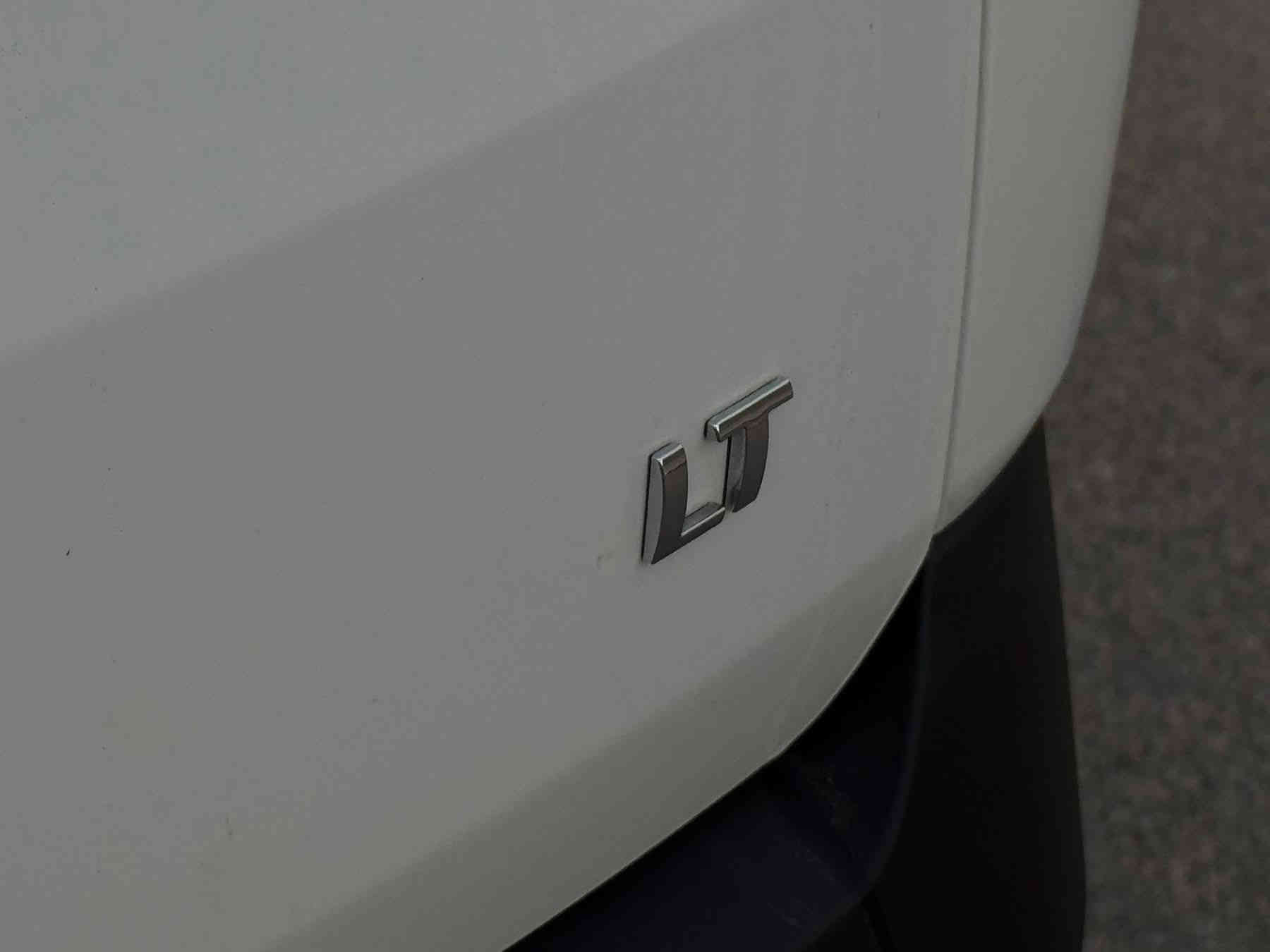 :ترافرس LT 

مرقم اربيل 

الضرر: ( صبغ جزء من البنيد فقط صور الحادث مرفقة )

•المواصفات :
▪️السيارة: شيفرولية ترافرس 
▪️الموديل: 2023 
▪️المحرك: 3.6L (ستة سلندر)  
▪️اوتو ستوب اطفاء ذاتي
▪️بصمات عدد 4 للأبواب  وتشغيل عن بعد
▪️رادار امامي مانع تصادم 
▪️حساسات خلفية اصل
▪️شاشة الدشبول كب قاصه
▪️تحكم فول كهرباء لكرسي السائق
▪️السيارة بنظام تبريد 3 قطع
▪️سايد بريك بصمه
▪️اشاير بالمرايا الجانبية +نقطه عمياء
▪️تحكم ستيرن جهتين بلوتوث وحاكية وكروس سرعة وتحكم صوت 
▪️نظام ABS مانع انزلاق+

▪️السيارة 7 راكب تلث قطع تبريد 
السعر:  27,300$ 

مكان السيارة بصرة 
للاستفسار الاتصال فقط ***********
