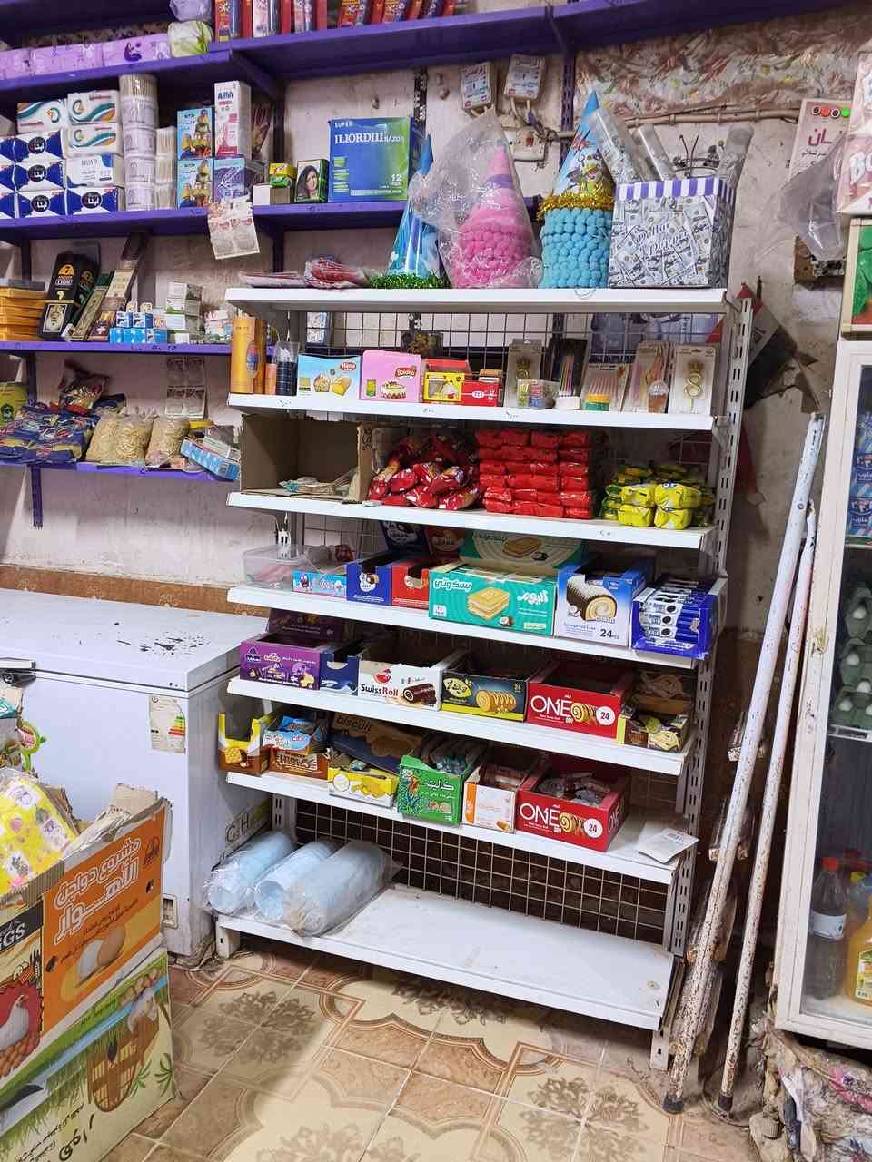 سلام عليكم 
محل للبيع يحتوي على 
٤ برادات 
٢ مجمدات 
سبلت 
رفوف مع المواد 
الموقع حي الصدرين 
سبب البيع عدم التفرغ 
للاستفسار الاتصال ع الرقم***********
