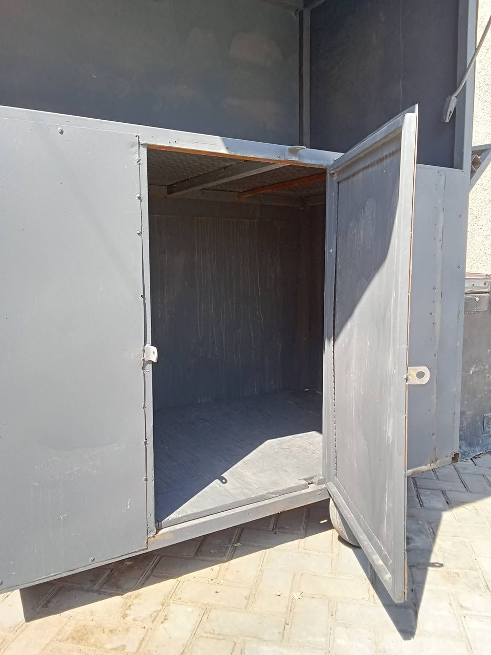 كشك للبيع السعر 300الف العنوان الحبيبه هاتف ***********
