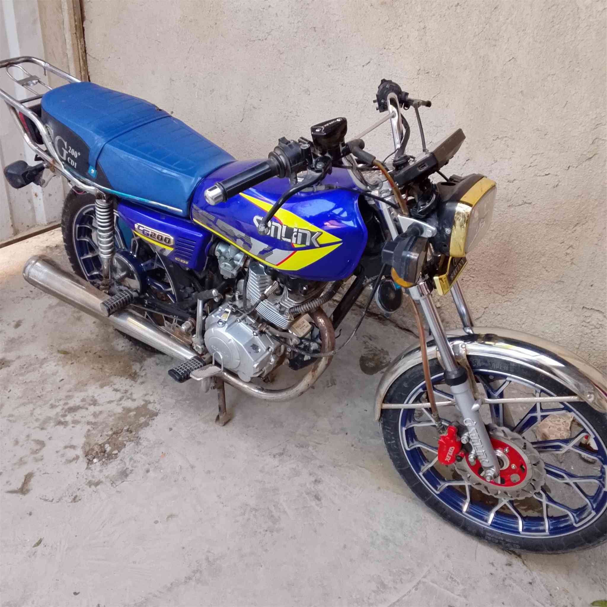 دراجه ايراني للبيع. مابيه اوراق.   اشغل وتطلع.  نضيفه.  مناقصه شي.  السعر 450التواصل هذا رقمي ***********
