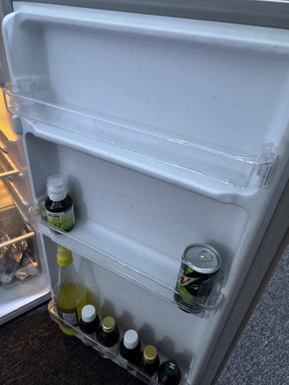 السلام عليكم عندي ثلاجة صغيره للبيع 
نظيفه وشغاله مابيها شي 
مكان زيونه


**إذا كنت صاحب هذا الإعلان وتريد حذفه لأي سبب، رجاءا أرسل رسالة إلى الدعم الفني**