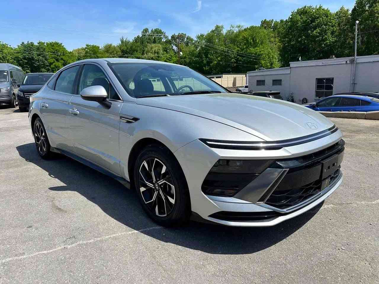 مزاد يوم  الثلاثاء المصادف 23/6
🚘 نوع السياره: هونداي سوناته 

🔹️الحادث / الضرر : كما موضح بالصوره
🔹️الموديل: 2026
4اسلندر 2500
⚠️ علما هذا نموذج بسيط من السيارات التي تعرض في المزاد يومياً 
- نوفر لكم شراء السيارات مباشرة من مزاد كوبارات و IAA الامريكي باسعار تنافسية 
التواصل واتساب أو اتصال على الارقام التاليه 
العنوان الديوانيه .قضاء غماس.شارع الصافي مجاور مدرسه يافا - شركة المتميز 
التواصل واتساب أو اتصال 
***********
