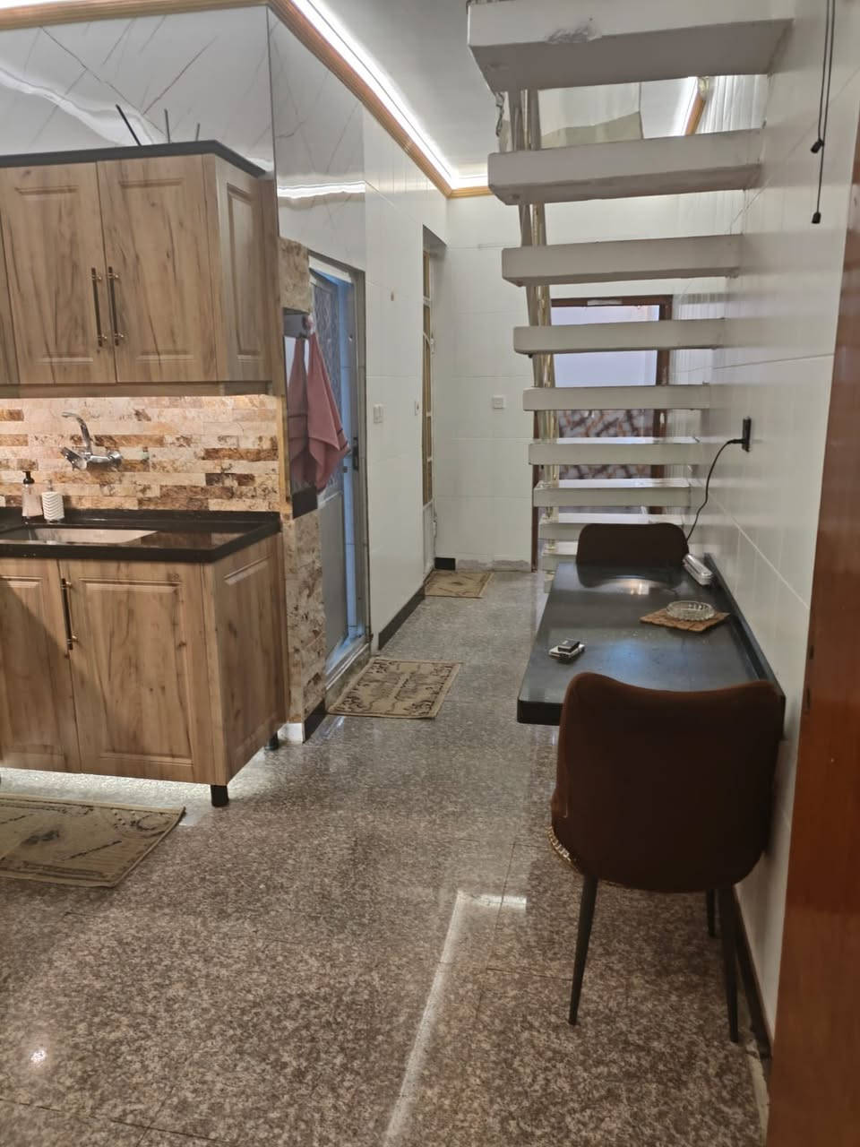 بيت للبيع الشعب الضباط الكويتي خلف جامع مالك الاشتر

المساحة 70 م
الواجهة.   3.5
النزال.        20
لاستفسار
مكتب بغداد للوساطة العقارية
***********
***********
