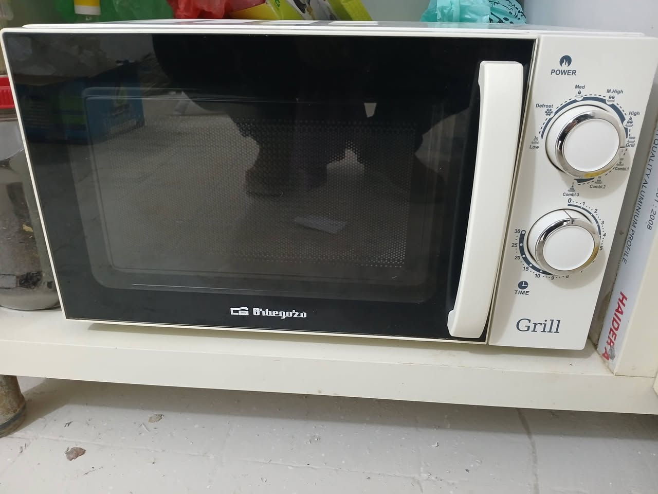 طباخ ومايكروي وبراد وزاويه وبردات كوت ***********
