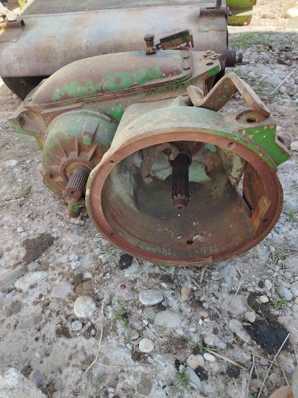 السلام عليكم يوجد غراض جوندير.. سروده كير اكسن شاصي جدام مذاري وبلام..للبيع نضاف حيل القراض..الأستفسار ع رقم ***********.. فاروق.. ***********ابو فاروق
