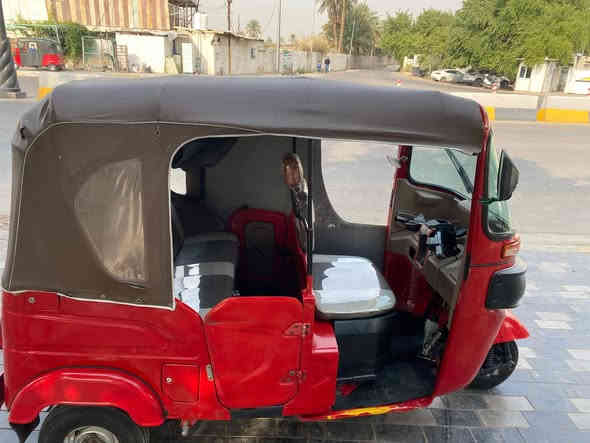 السلام عليكم تكتك موديل 22 شهر 11 تكتك مصبوغة حزام بدي فقط وبيه طخة باللغد وراجعة باقي كفالة للاستفسار*********** العنوان بغداد رقم كربلاء
