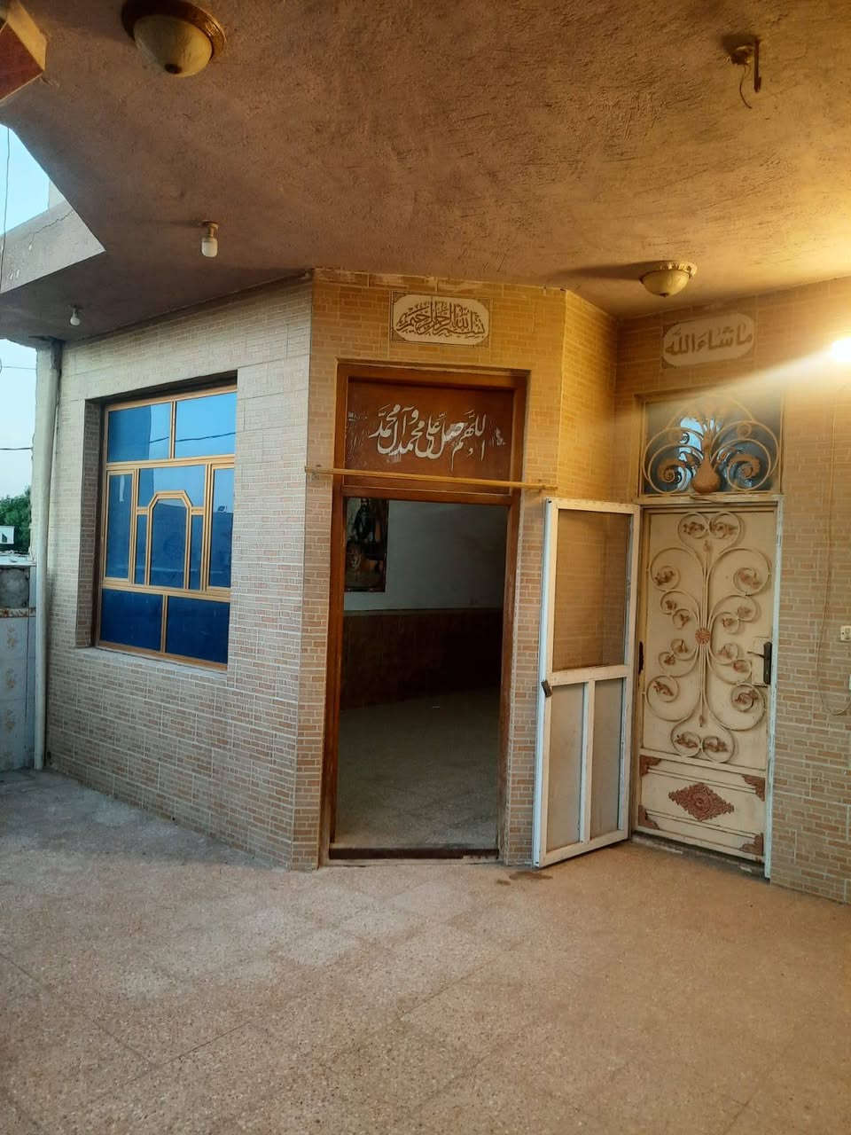 الدار للبيع فارغ حاليا 
بناء 2014 طابقين مساحه 235 م 
عنوان حي الصدر مقابل دائرة العاطلين 
السعر وباقي تفاصيل فقط يم صاحب الدار 
***********
