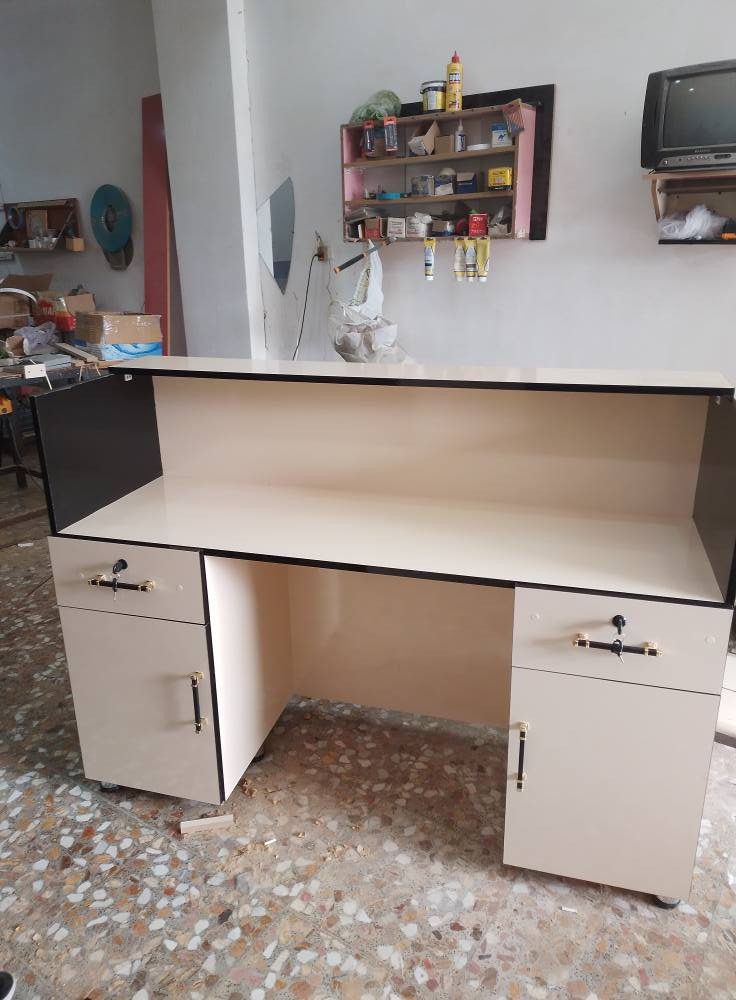 *********** ابو حسن للديكور مستعدون تجهيز جميع المحلات التجارية وعمل ديكورات رفوف محلات الموبايل صيدليات كوزمتك عطاريات وبأنسب الأسعار كرستة وعمل مع التوصيل العنوان بغداد حي القاهرة قرب جامعة الإمام الصادق او قرب جسر البنوك التواصل واتساب  .
