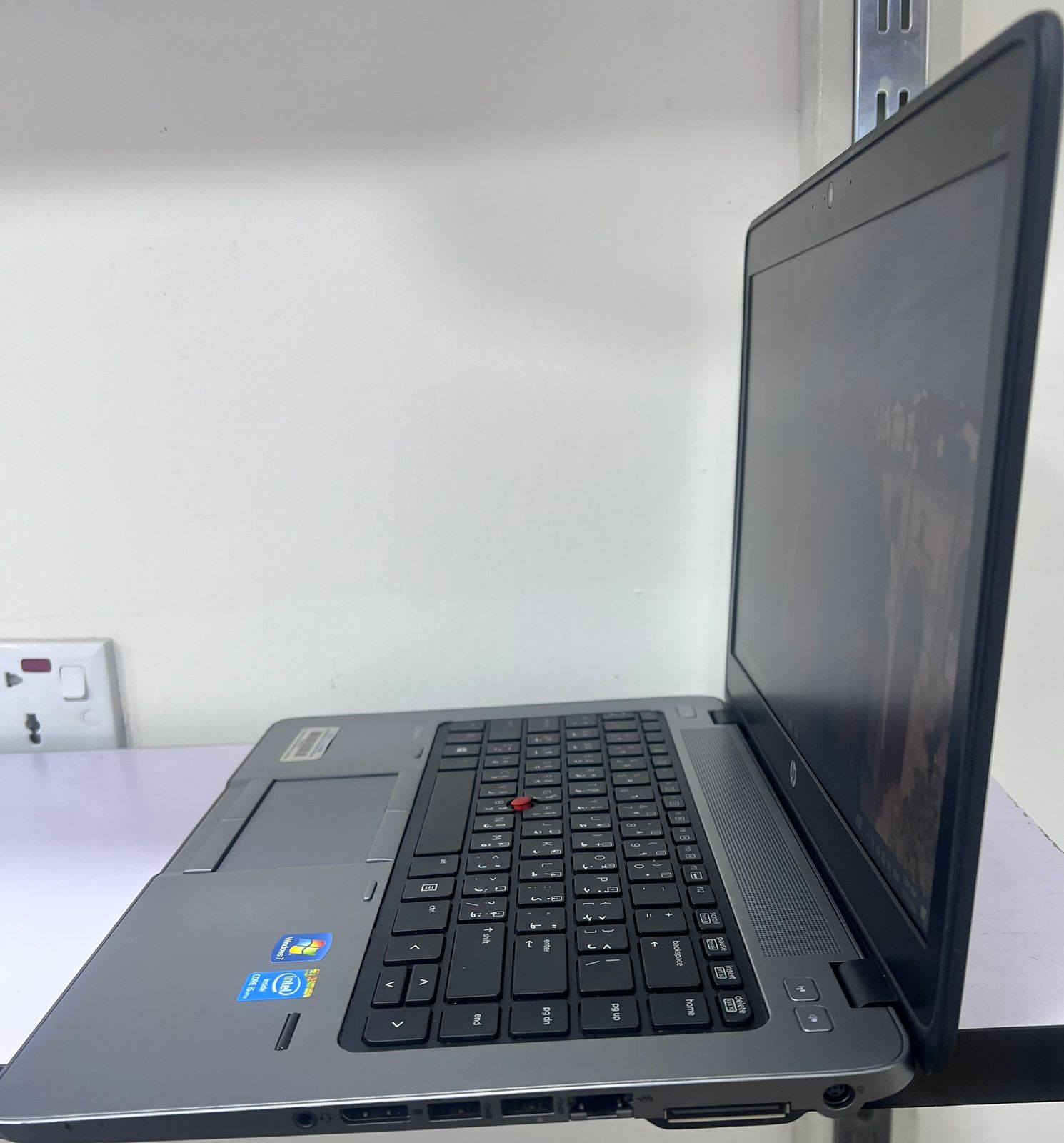 لابتوب جيل رابع رخيص السعر خفيف الوزن مناسب للدراسة والتصفح 
HP 840 g2 Ci5 الجيل الرابع
. 
السعر 145  الف مع التوصيل المجاني و الحقيبة
. 
النظافة شرط اخو الجديد وعل الفحص وين تريد 
……………………
 المعالج Ci5-4 th جيل رابع 
 ذاكرة الوصول العشوائي (الرام) 8GB 
 التخزين( الهارد) 256GB SSD 
كارت شاشة انتل داخلي  4GB 
 مقاس الشاشة 14انج
 كيبورد  عربي انكليزي
الرام والهارد قابل للتطوير 
…………………………………
*********** واتساب
قناتنا على التيك توك
tiktok.com/@user5714722715085
