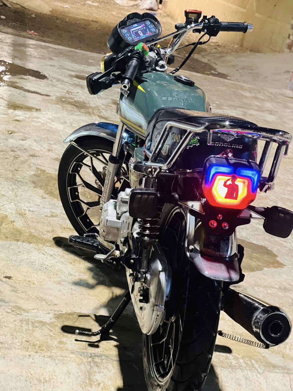 ‏السلام عليكم موطور مقفول من كلشي السعر على الخاص ***********
