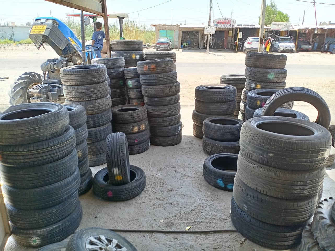 تايرات باله مال حاويه متوفر جميع قياسات 
عنوان قرب مدخل ناحيه الامام
رقم *********** +***********
