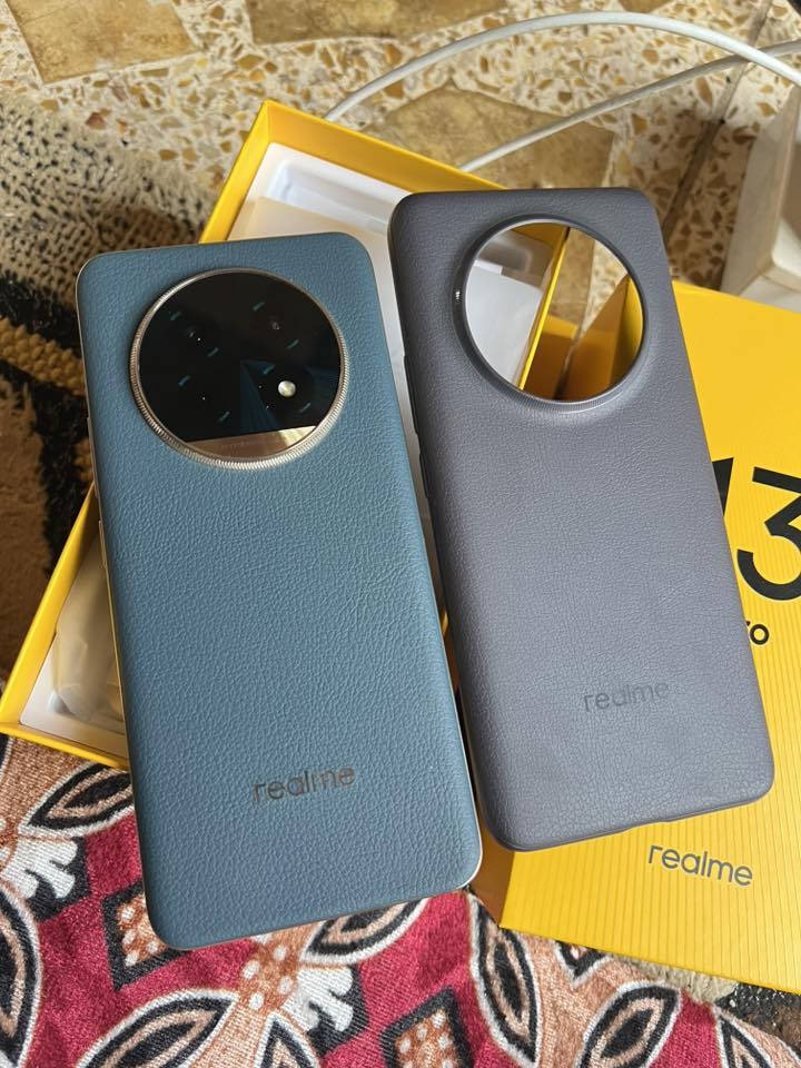 ريلمي 13 برو 5G
ذاكرة 512
عشوائية 12 
نظافة 100 السعر300 
***********
