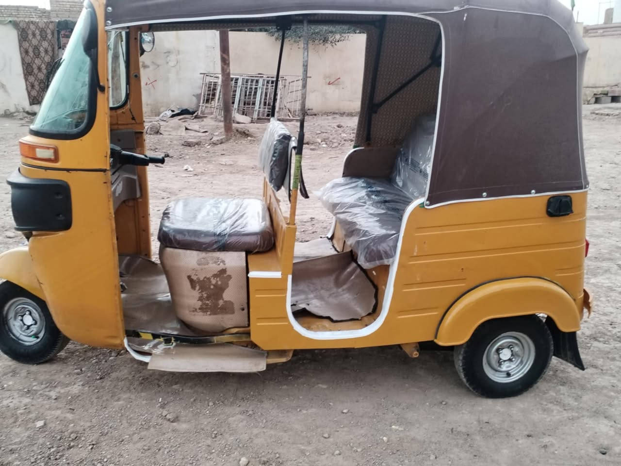 السلام عليكم تكتك 2020 للبيع شهر ال2 كشرة شوف العين مكينة ناعمة السعر 5200 وبيها مجال ***********
