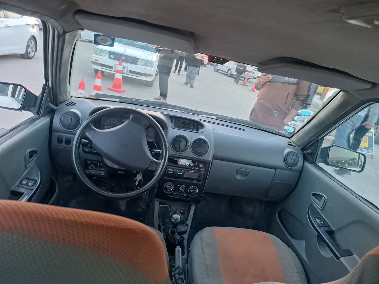 السلام عليكم سياره سايبه مديل 2015 السياره كير ومكينه وحداديه وتخم تاير كله جديد بيه طخات بسيطه رقم نجف شرط المدور مكانه نجف السعر 30وبيه مجال بسيط ***********
