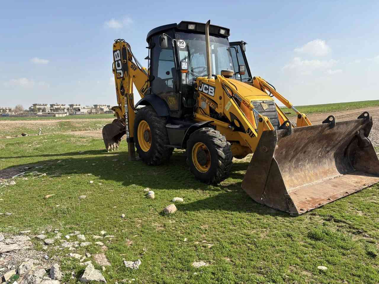 للبيع مؤديل ٢٠٠٤  ***********  ***********
