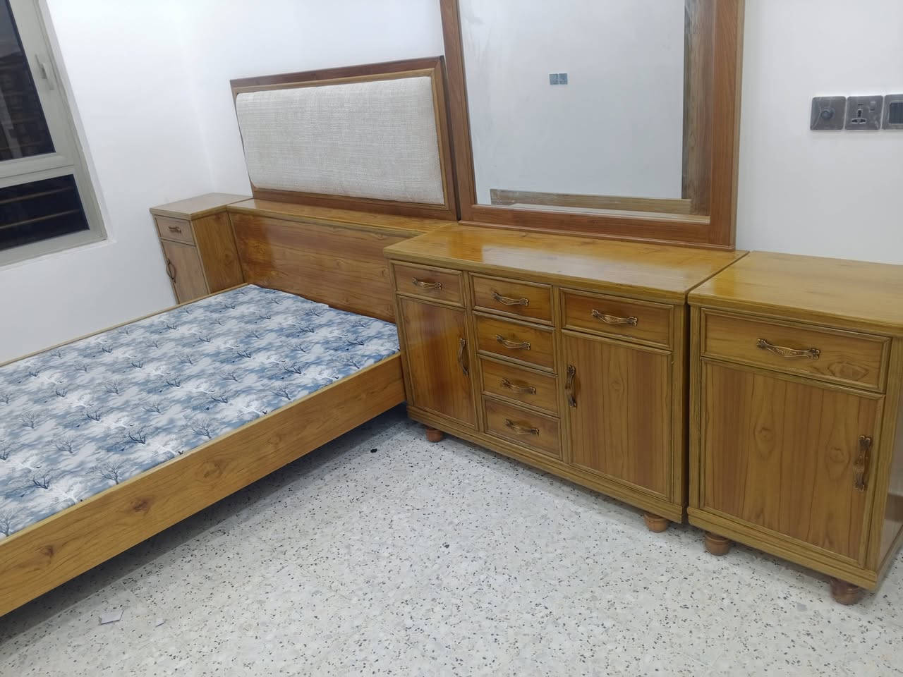 غرفة اخشاب جديدة للبيع
الاتصال ***********
