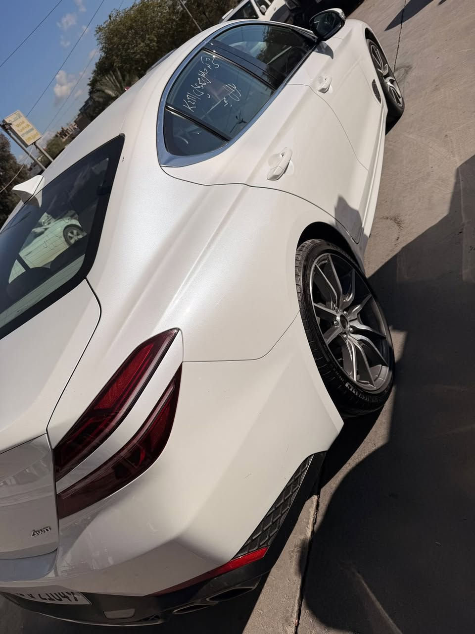 جنيسيس 2023 G70  سبورت ماشية 27,000 الف دخول جديد رقم ارييل جديد بيه صبغ جاملغ امامي وبابين ايسر بدون داخل بجم كبس سعرها 
22,500$
***********
