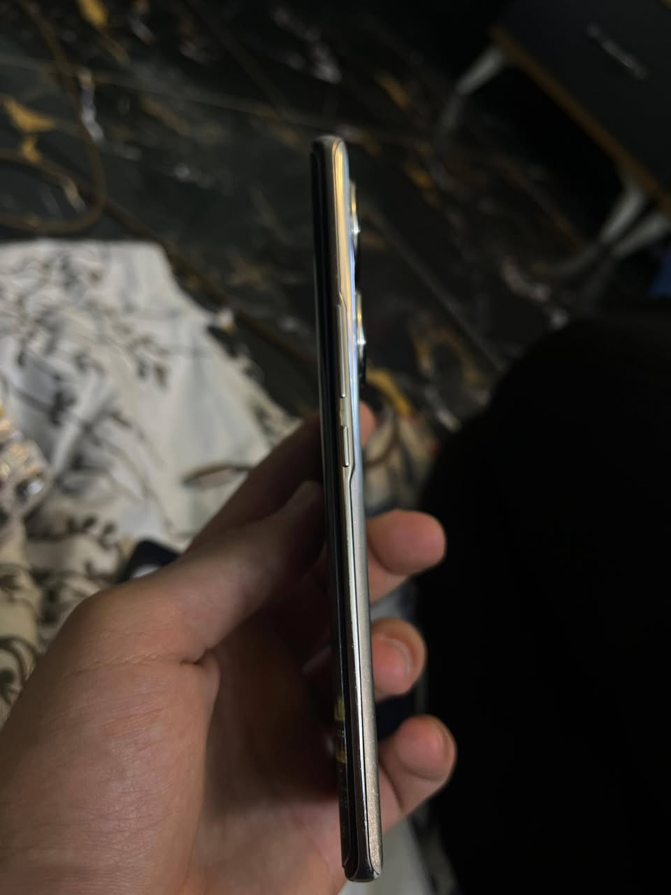 هونر 70
المواصفات :.
شاشه OLED بحواف مقوسه كامله
شاشه 120HZ هيرتز
معالج قوي سناب دراكون قادر علا تشغيل ببجي 120 فرييم
شحن 66W
بطاريه 4800
رام 12
هاتف ممتاز يوجد فيه ضل زر تيكتوك بسييط جدا بنسبه ٣٪ بسبب شاشه. الاوليد
عنواني بغداد الشعب


**إذا كنت صاحب هذا الإعلان وتريد حذفه لأي سبب، رجاءا أرسل رسالة إلى الدعم الفني**