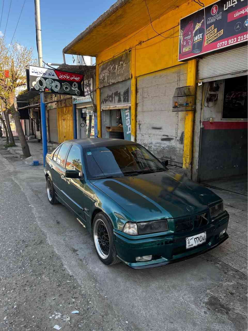 BMW E36 
ئارام پلاستیک بەشەرت 
جوار بستۆن مەکینە ئاۆروپی تازە باستراوە
گێر عادی
تازە کامل بۆیاخ کراوە 

 شاشە
کارەبای و گەرمی مەزبوتە 
لە ڕەسمەکان جوانترە
ئاڕم  بەشەرت 

***********
*********** السليمانية, العراق
